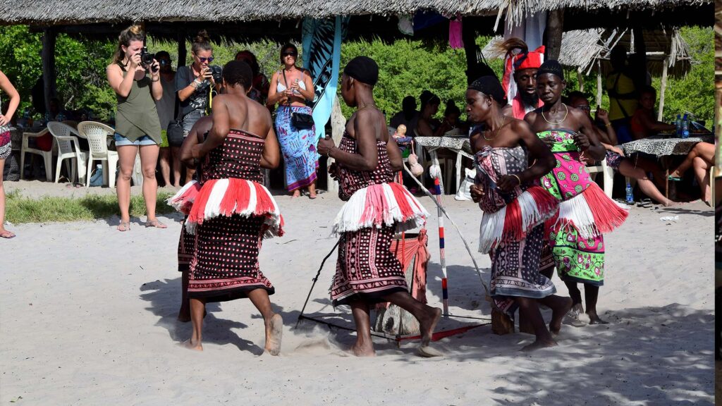 Spettacolo culturale tribù Giryama Watamu escursione Wilderness 360