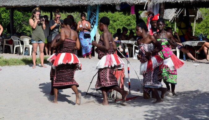 Spettacolo culturale tribù Giryama Watamu escursione Wilderness 360