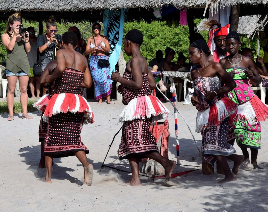 Spettacolo culturale tribù Giryama Watamu escursione Wilderness 360